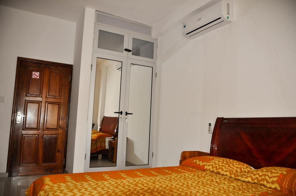 Guest House Lumen Lomé Exterior photo